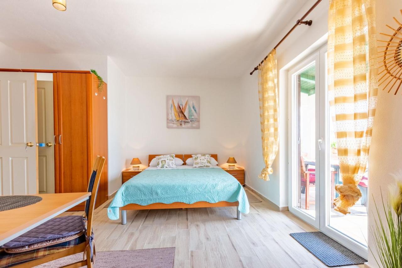 Mare-More Studio W Balcony And Beach Front And View Zadar Dış mekan fotoğraf