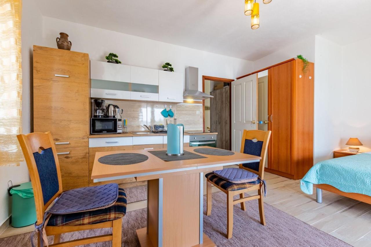 Mare-More Studio W Balcony And Beach Front And View Zadar Dış mekan fotoğraf